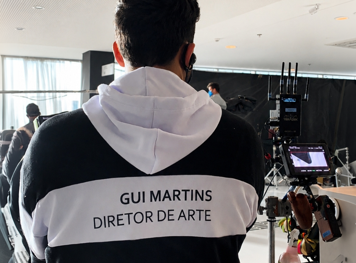 Gui Martins acompanhando uma produção audiovisual